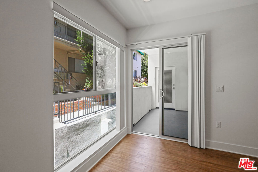 1411 Barry Avenue 307 Property Photo 5