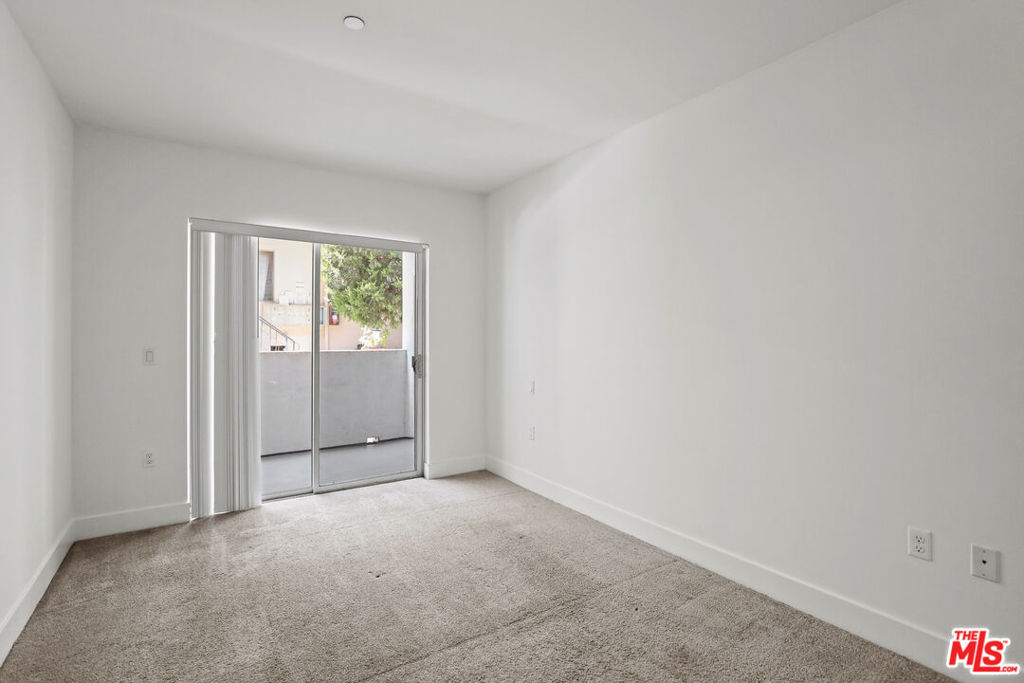 1411 Barry Avenue 307 Property Photo 6