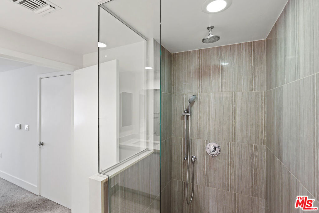 1411 Barry Avenue 307 Property Photo 8