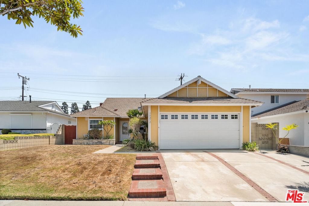 19212 Hillford Avenue Property Photo