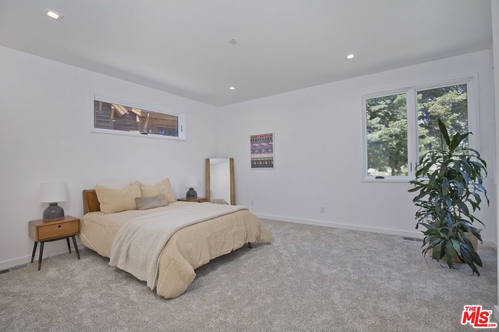 380 Pine Street Property Photo 42