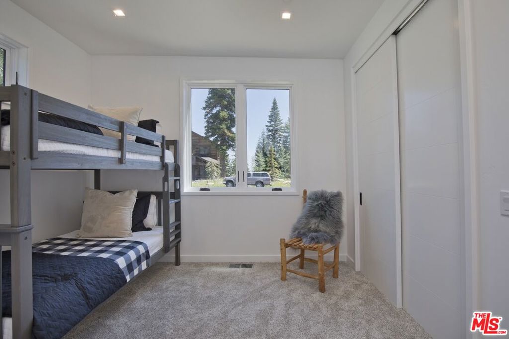 380 Pine Street Property Photo 43