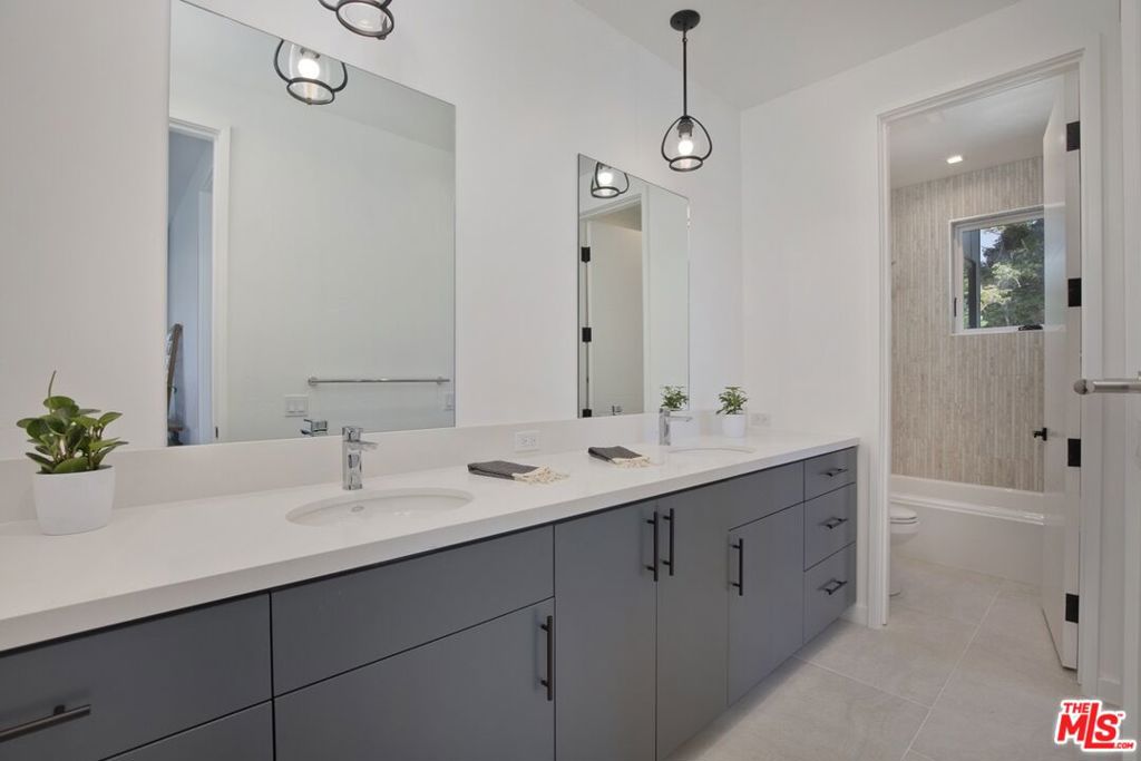 380 Pine Street Property Photo 45