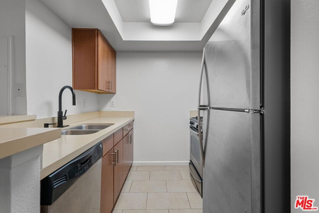 345 S Alexandria Avenue 304 Property Photo 11