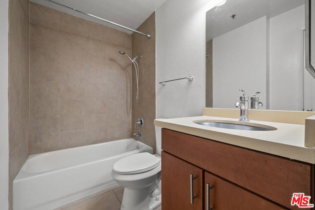345 S Alexandria Avenue 304 Property Photo 18