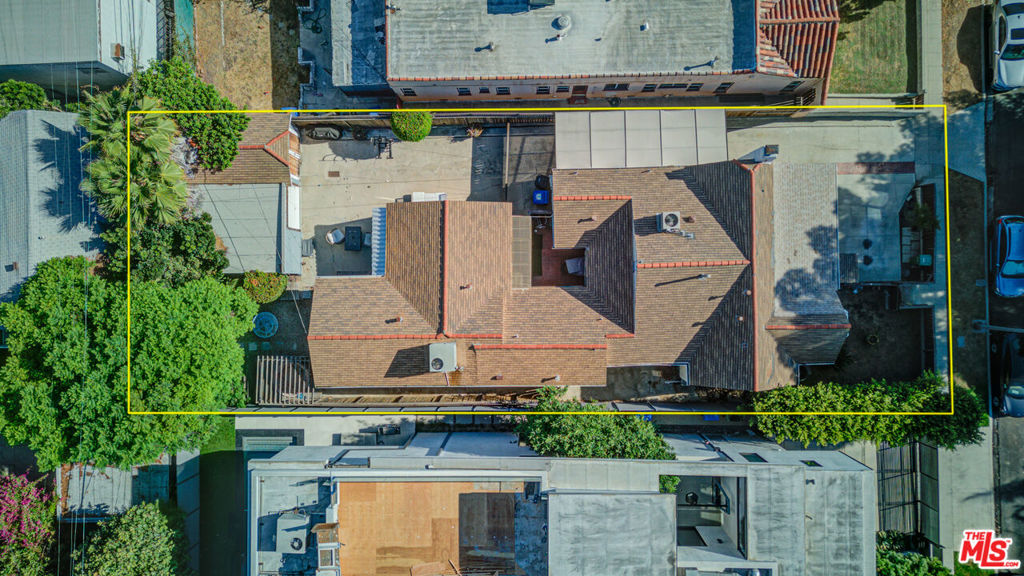 810 N Curson Avenue Property Photo 1