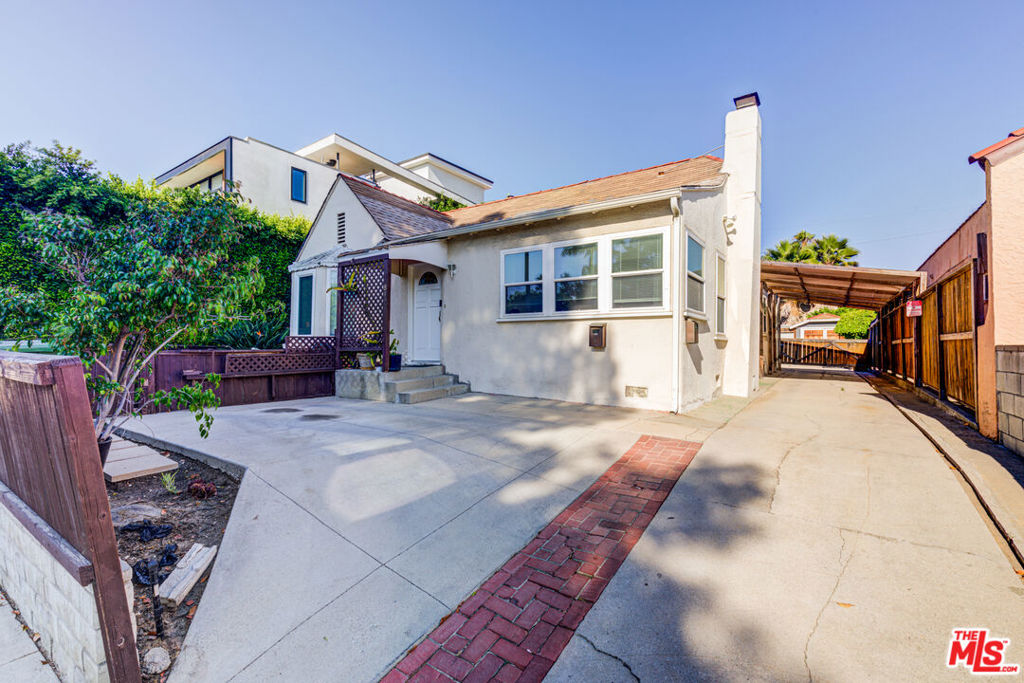 810 N Curson Avenue Property Photo 3