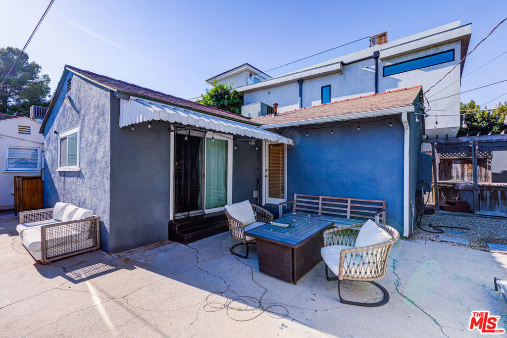 810 N Curson Avenue Property Photo 5