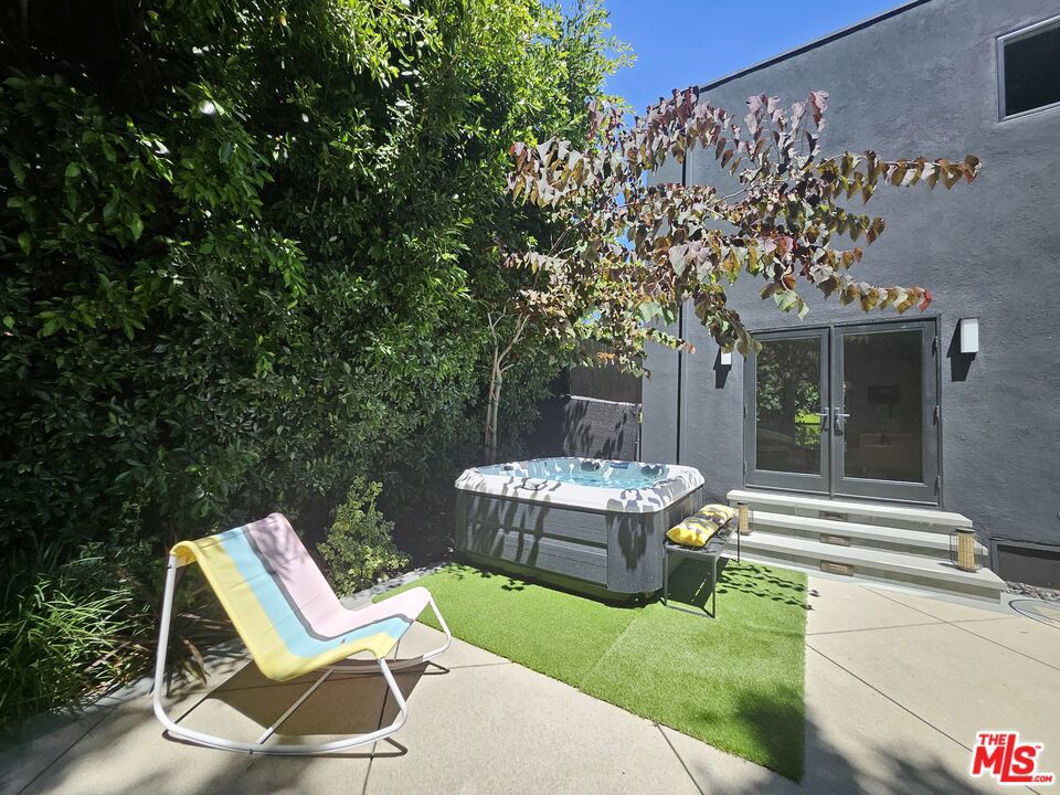 2903 Nichols Canyon Road Property Photo 7