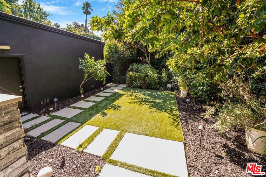 2903 Nichols Canyon Road Property Photo 8