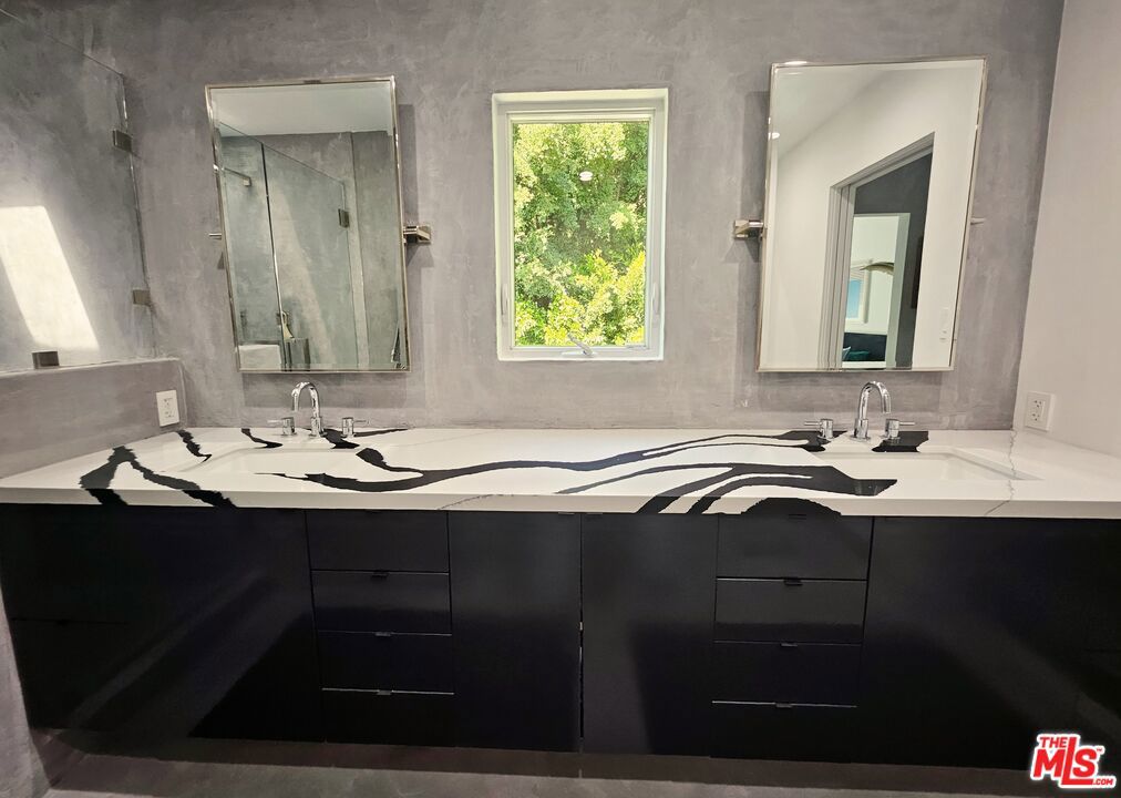 2903 Nichols Canyon Road Property Photo 24