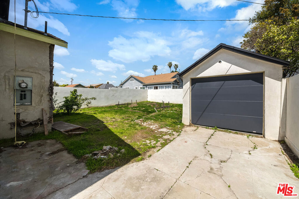 4421 Oakwood Avenue Property Photo 4