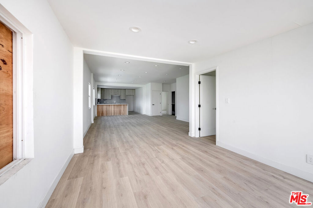 4421 Oakwood Avenue Property Photo 11
