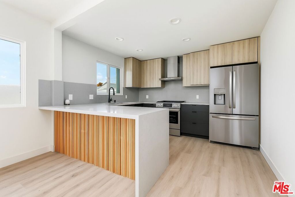4421 Oakwood Avenue Property Photo 13