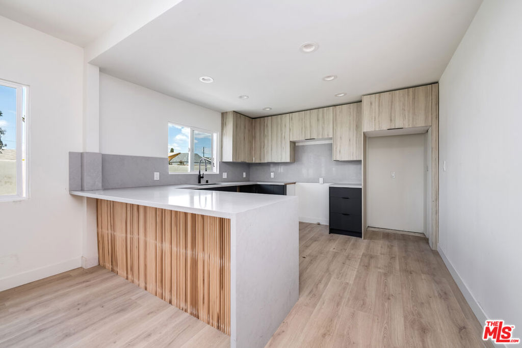 4421 Oakwood Avenue Property Photo 14