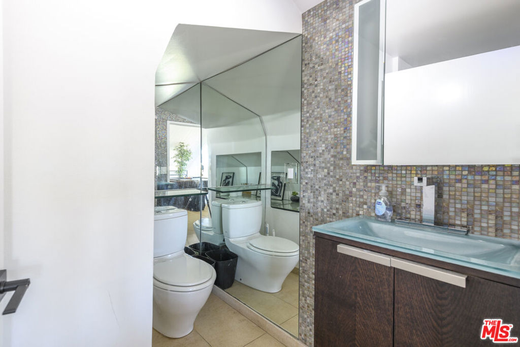 8581 Cole Crest Drive Property Photo 4