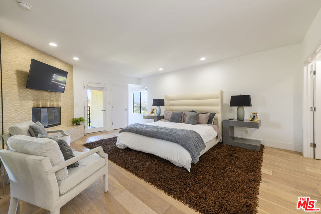 8581 Cole Crest Drive Property Photo 15