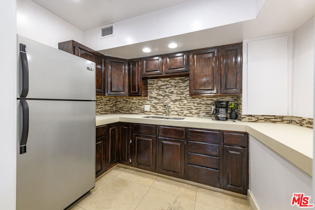 8581 Cole Crest Drive Property Photo 25