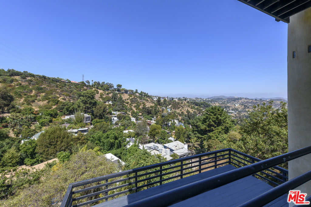 8581 Cole Crest Drive Property Photo 31