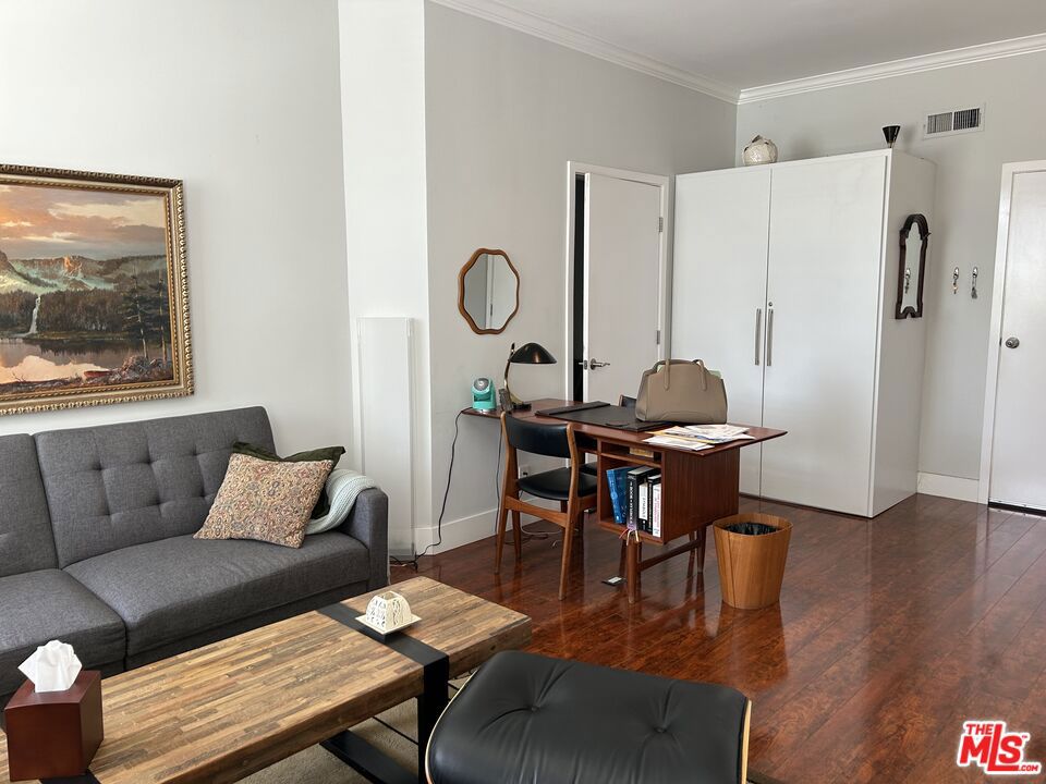 9730 Wilshire Boulevard 216 Property Photo 16
