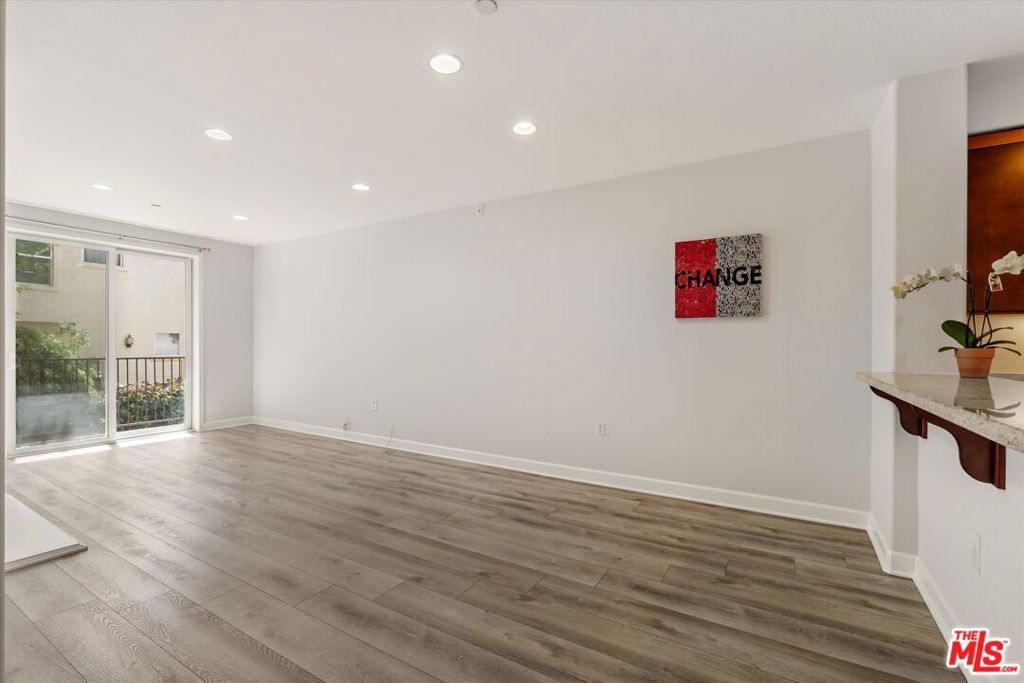 14412 Killion Street 205 Property Photo 11