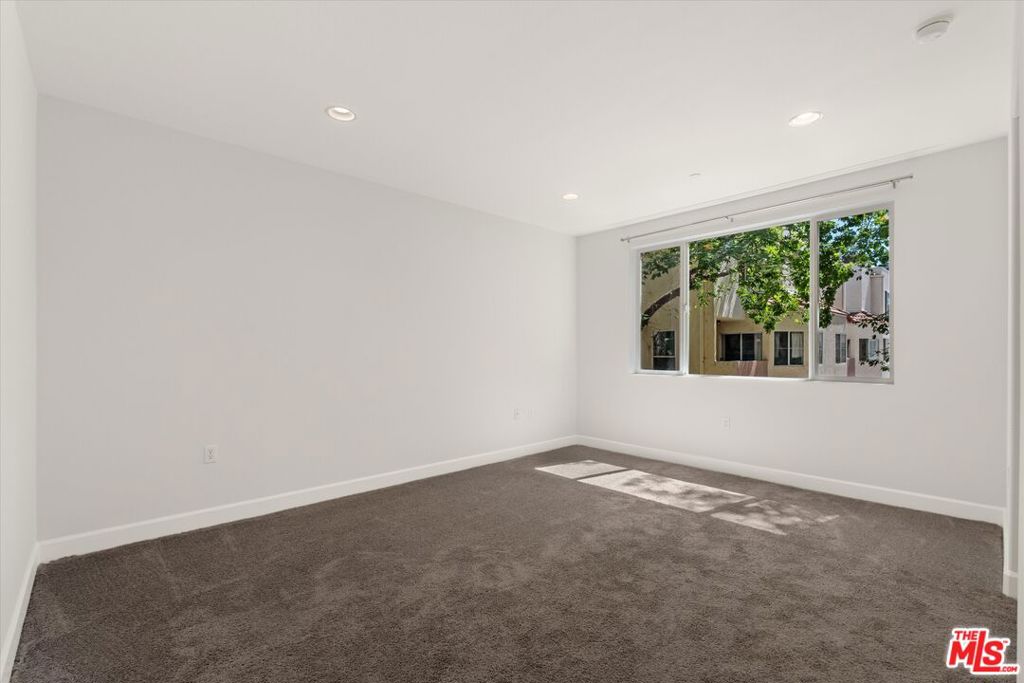 14412 Killion Street 205 Property Photo 14