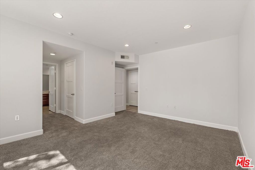 14412 Killion Street 205 Property Photo 15