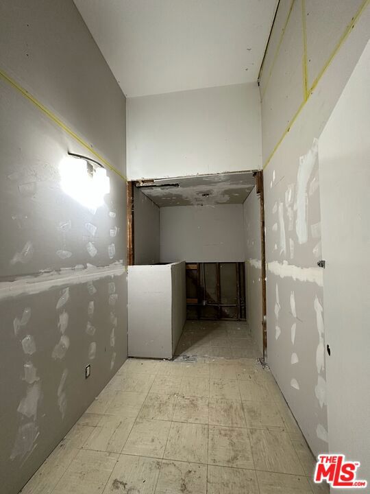 1041 Pine Avenue Property Photo 7