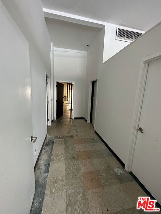 1041 Pine Avenue Property Photo 8