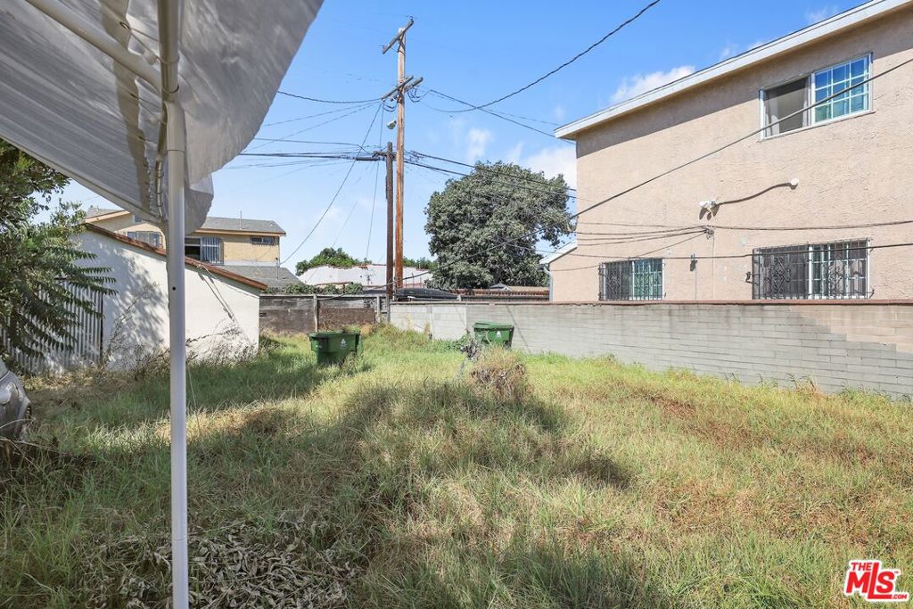 409 E 99th Street Property Photo 2