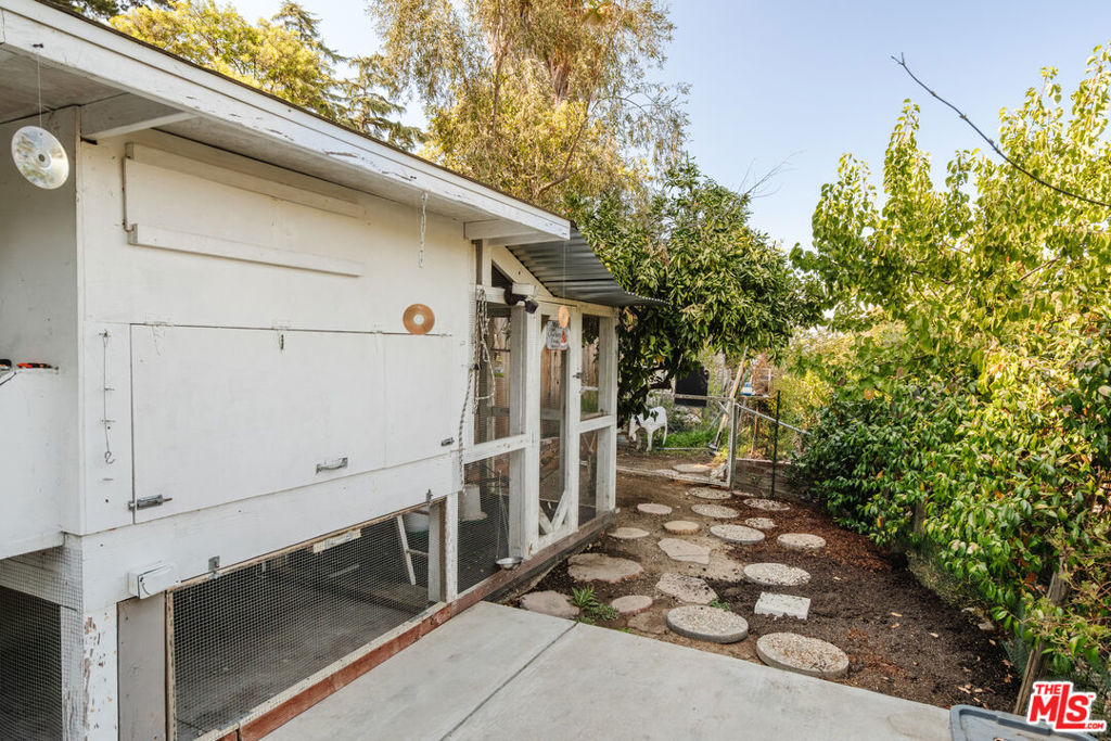 16582 Calneva Drive Property Photo 29