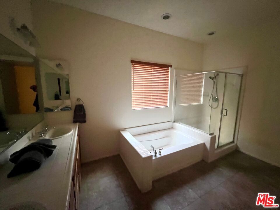 77350 New Mexico Drive Property Photo 2