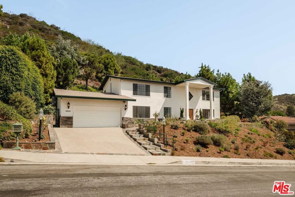 18041 Blue Sail Drive Property Photo 1