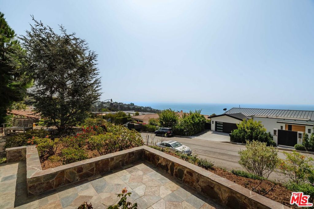 18041 Blue Sail Drive Property Photo 2