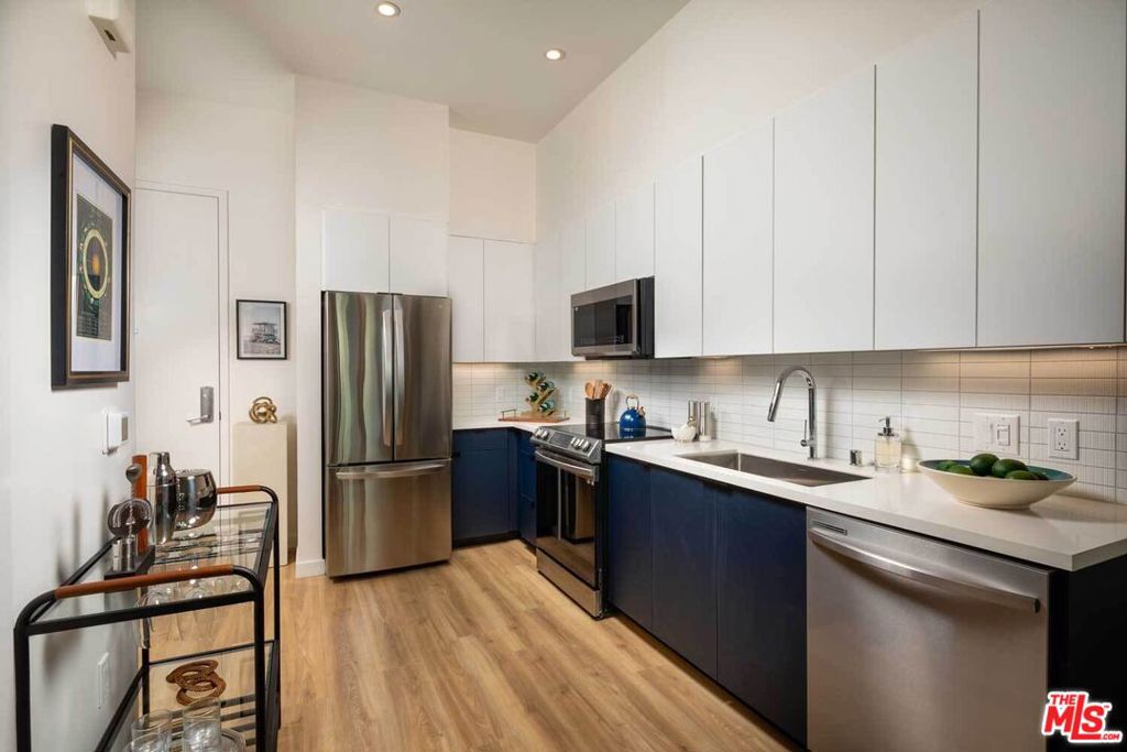 3223 Wilshire Boulevard 209 Property Photo 8