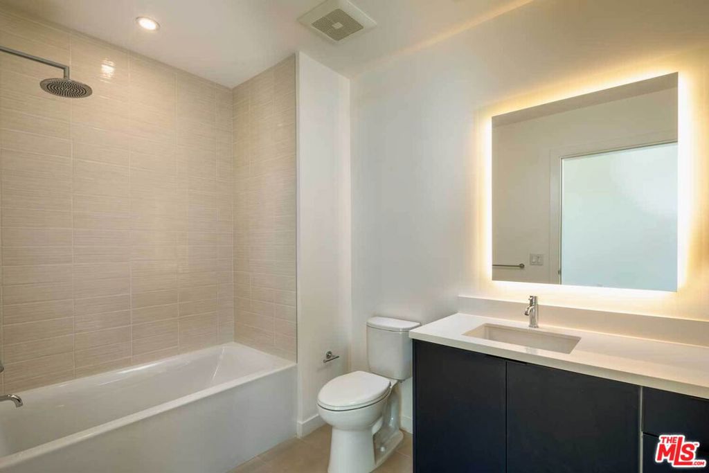 3223 Wilshire Boulevard 209 Property Photo 14