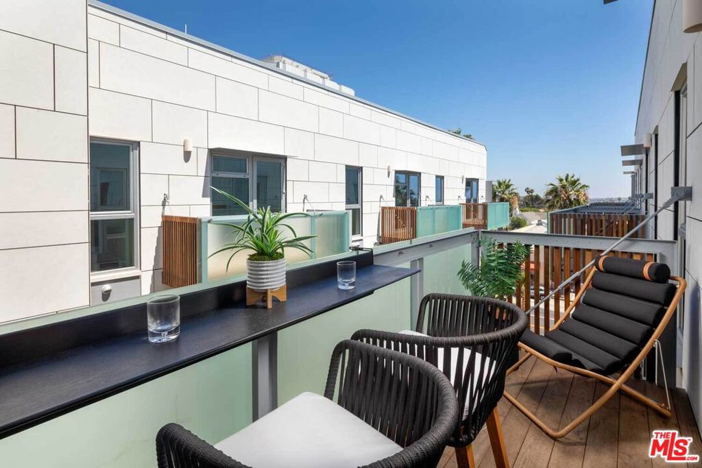 3223 Wilshire Boulevard 209 Property Photo 15