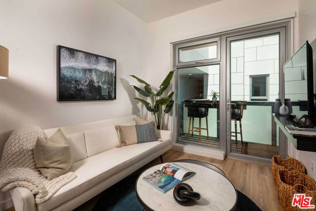 3223 Wilshire Boulevard 214 Property Photo 1