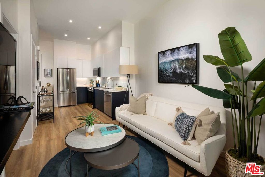 3223 Wilshire Boulevard 214 Property Photo 2
