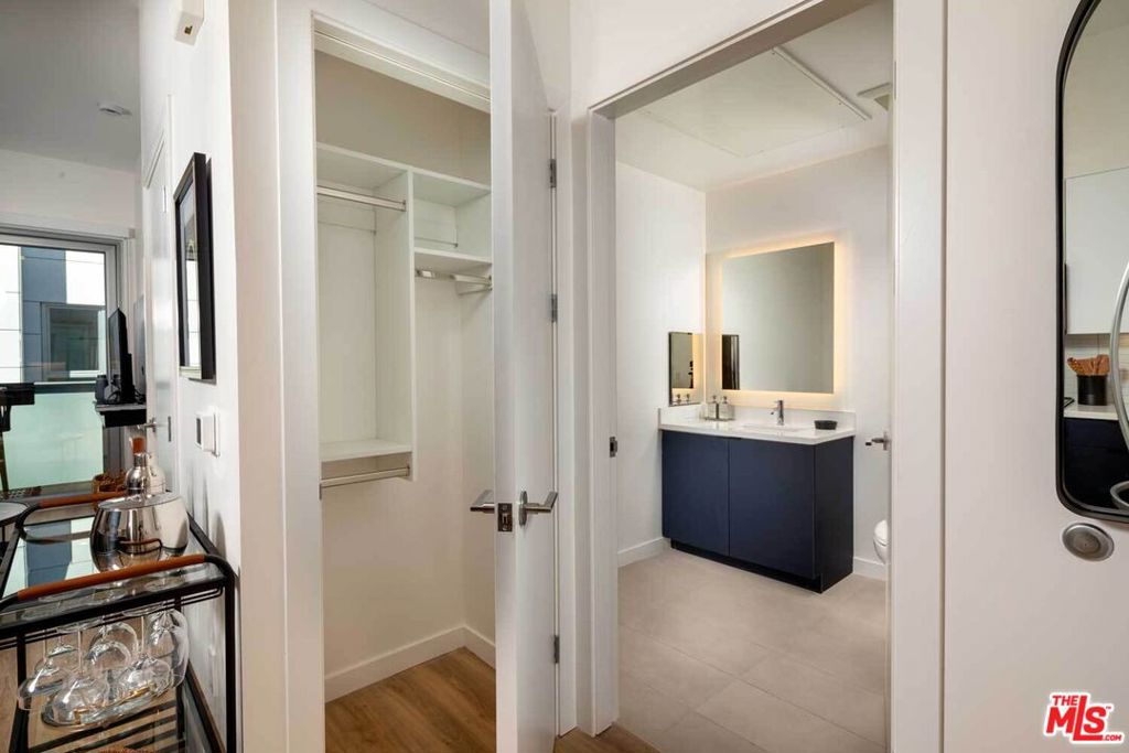 3223 Wilshire Boulevard 214 Property Photo 4