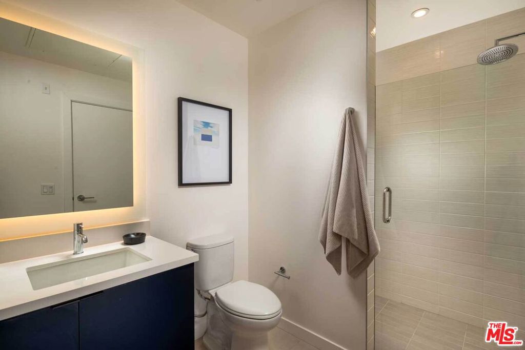 3223 Wilshire Boulevard 214 Property Photo 6