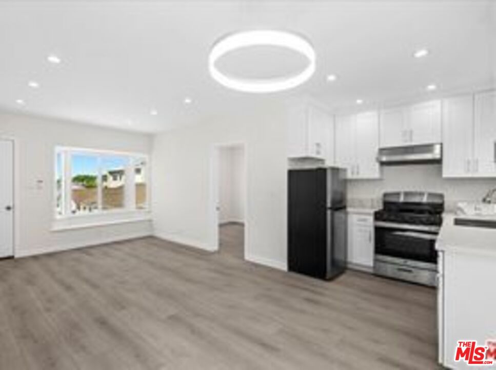 3223 Wilshire Boulevard 214 Property Photo 7