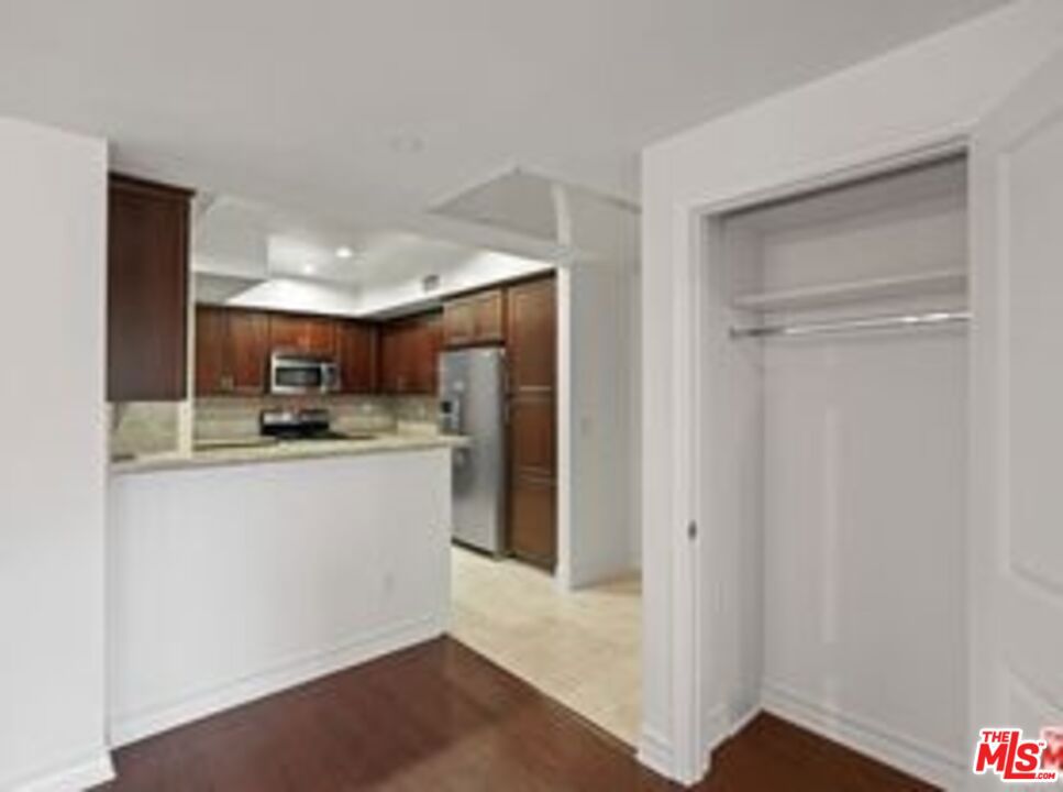 3223 Wilshire Boulevard 214 Property Photo 8
