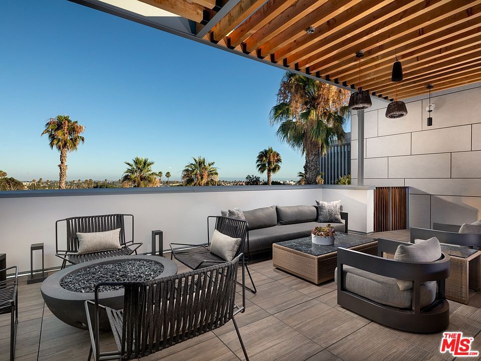 3223 Wilshire Boulevard 214 Property Photo 14