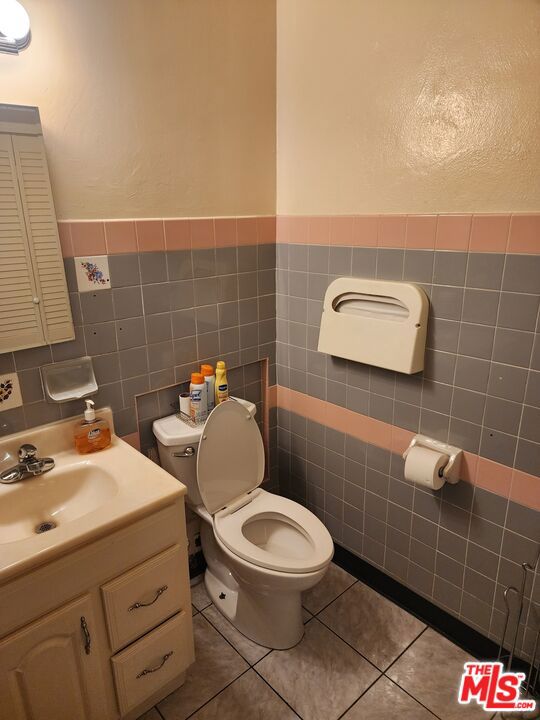 707 N La Brea Avenue Property Photo 8