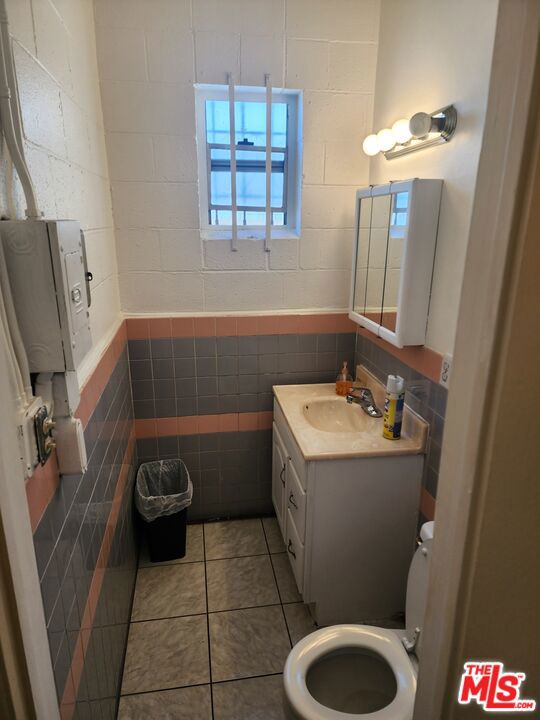 707 N La Brea Avenue Property Photo 23