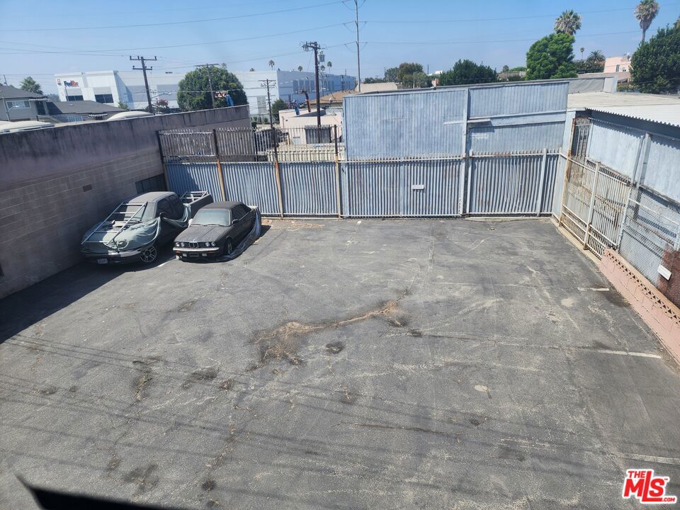 707 N La Brea Avenue Property Photo 39