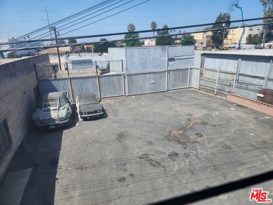 707 N La Brea Avenue Property Photo 41