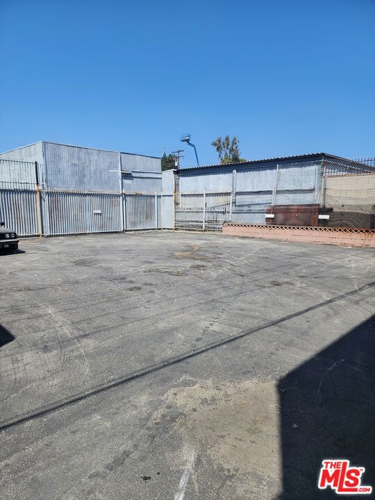 707 N La Brea Avenue Property Photo 43
