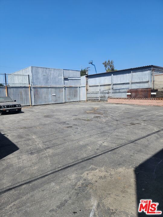 707 N La Brea Avenue Property Photo 44
